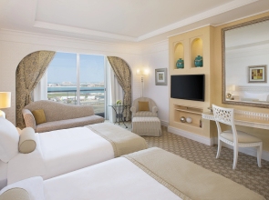 Отель Al Habtoor Grand Resort Autograph Collection