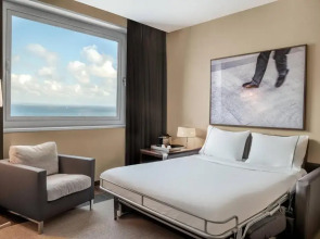 Отель Leonardo Royal Barcelona Forum