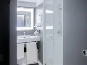 Отель Novotel Suites Wien City Donau