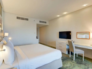 Отель Millennium Lakeview