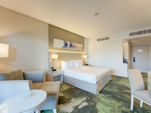 Отель Millennium Lakeview