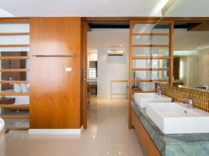 Royal Beach View Suites