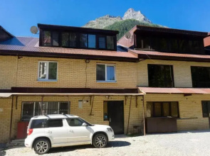 Guest House in Dombay Gostevoj dom v Dombae