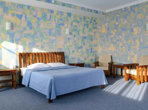 Hotel 6-12-24