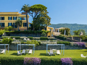 Villa Riviera Resort