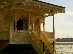 Houseboat Heaven Breeze
