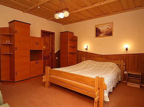 Smerekovyi Dvir