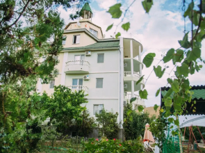 Charly Guest House