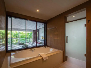 Peach Blossom Resort & Pool Villa