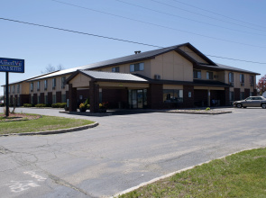 AmeriVu Inn & Suites