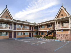 BaySide Inn & Suites Eureka