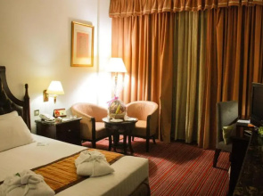 Отель Knight Armour Hotel