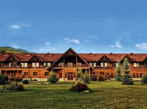Glacier House Resort