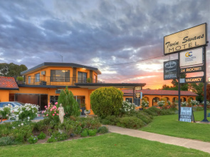 Twin Swans Motel