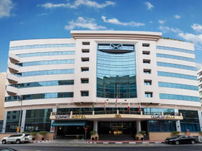 Отель Landmark Summit