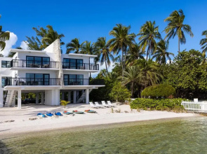 Pines & Palms Resort