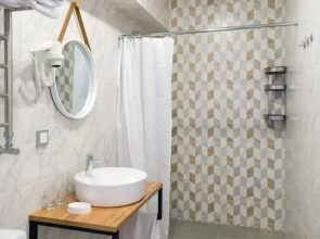 August Inn Guest House