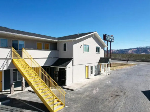 Balanced Rock Motel
