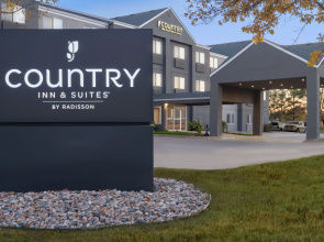 Country Inn & Suites by Radisson, Brookings, SD