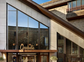 Отель Graduate by Hilton Cambridge