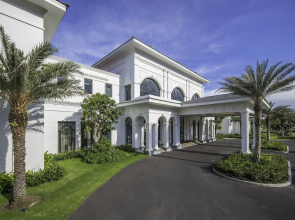 Melia Vinpearl Cam Ranh Beach Resort