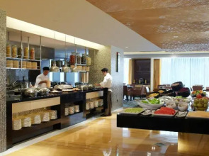 Отель Courtyard by Marriott Shanghai Central