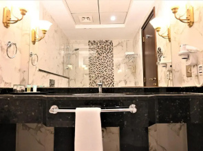 Crystal Plaza Al Majaz Hotel