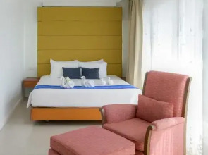 Royal Beach View Suites