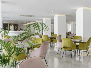 Alua Leo Hotel