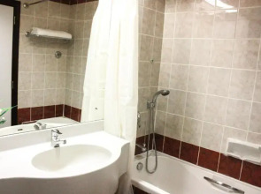 Отель Knight Armour Hotel