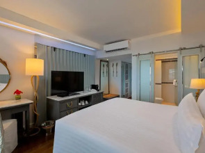 Отель The Boathouse Phuket