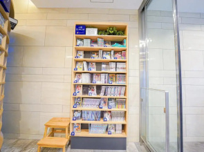 Quintessa Hotel Tokyo Haneda Comic & Books
