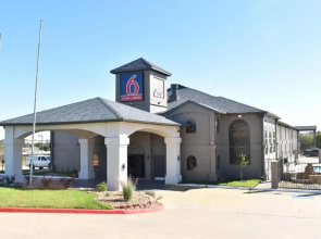 Motel 6 Brenham, TX