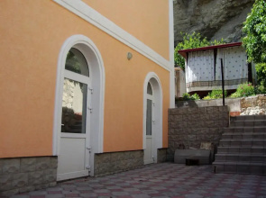 Esfane Guest House