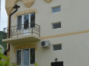 Chetyre Lilii Guest House