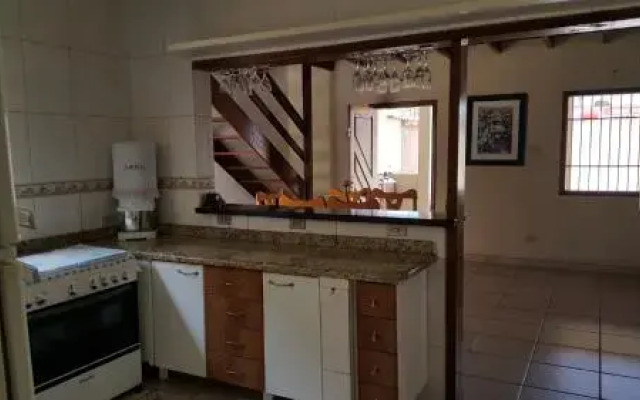 Casa espaçosa a 100m da praia Perequê Açu