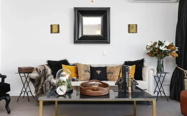 Glamorous Apartment in Viaduct Harbour
