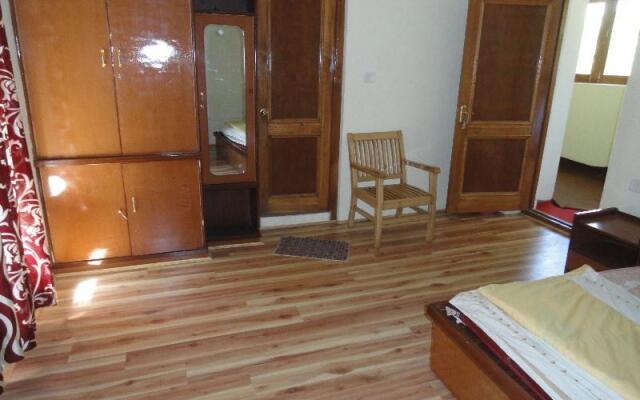 Jamspal Guest House