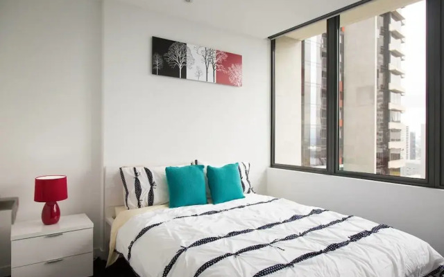 Luxury Two Bed Apt Swimming Pool