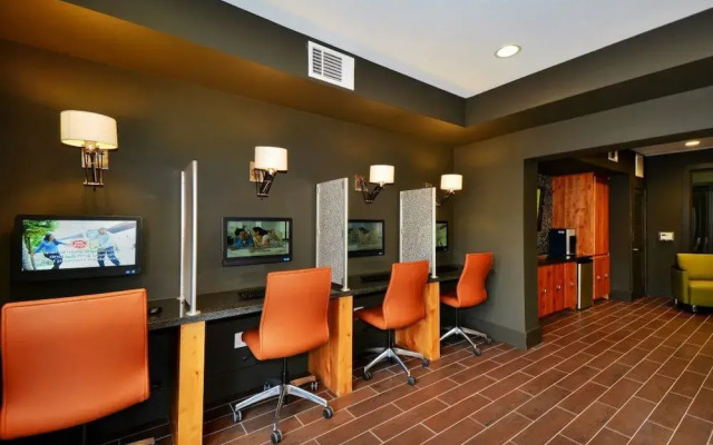 Convention Center Apartments By Barsala