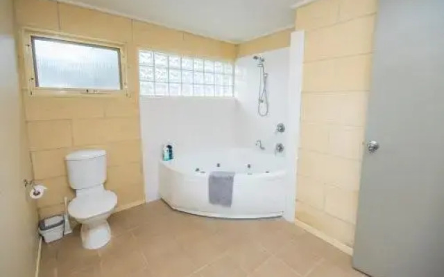 Bayview no 1 - Next to the Beach!
