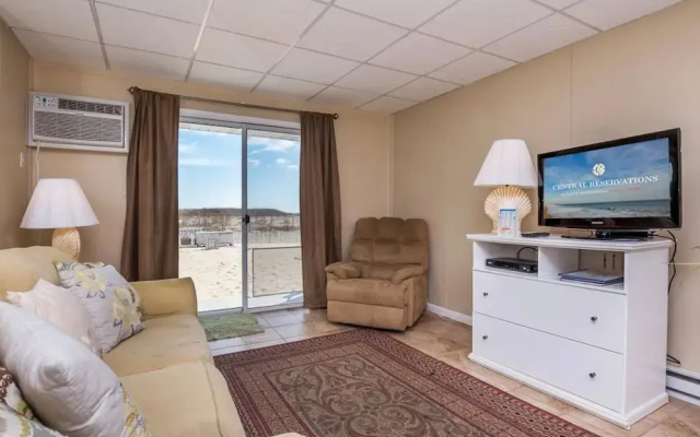 46th St Windjammer 104 1Br Condo