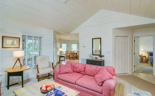 Pelican Bay 33 by RedAwning