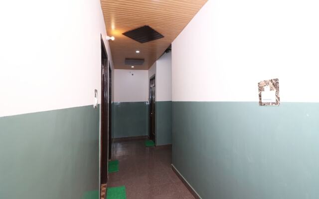 OYO 2407 Hotel Gera's M1