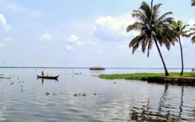 Eco Trails Houseboats