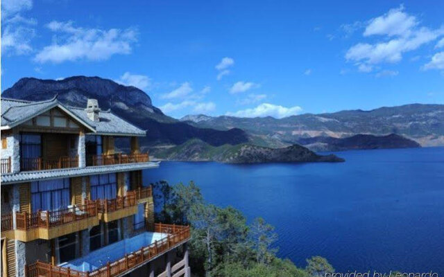 Silver Lake Island Hotel At Lugu Lake