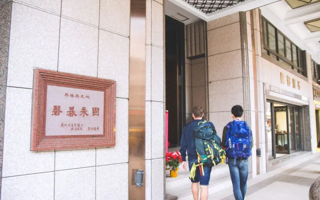 Hive House Capsule Inn 台北丰潮屋膠囊旅館