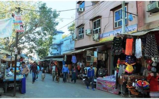 OYO 16129 Hotel Taj Palace