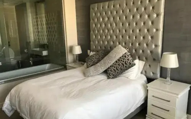 Sandton Skye Suite 604