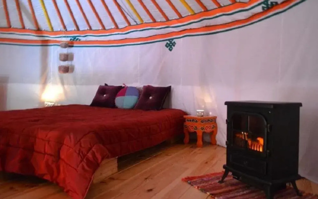 Camping Domaine Provencal - Yourtes